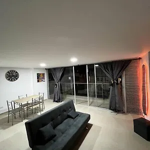  Apartamento Espacioso Con Piscina En Laureles 201 Colombia